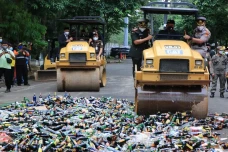 Pemkot Tangerang Musnahkan...