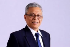 Arifin Panigoro, Perantau...