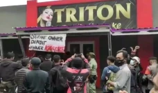 Ribuan Warga Lerang...