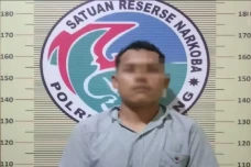 Sedang Tunggu Pembeli,...