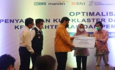 Menko Perekonomian Airlangga...