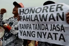 Pak, Bu Guru! Awas,...