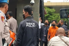 8 Rekening Terkait Kasus...