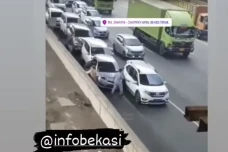 Lima Mobil Terlibat...