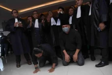 2 Polisi Penembak Anggota...