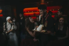 Wulan Guritno Beri Kejutan...
