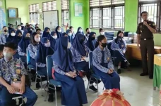 Kejari Luwu Timur Sosialisasi...