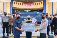 ASABRI Salurkan Bantuan...