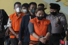 KPK Bidik Para Penikmat...