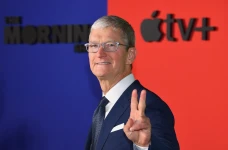 Ukir Sejarah, Apple...