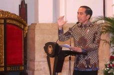 Pak Lurah Curhat Ruwet...
