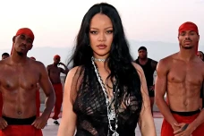 Rihanna Bakal Bawa Savage...