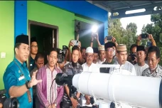 Tertutup Awan, Hilal...