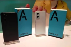 OPPO Rilis Smartphone...