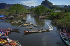 4 Kawasan Karst di Sulawesi,...