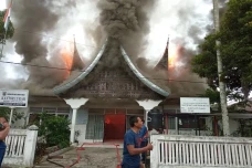 Si Jago Merah Mengamuk,...