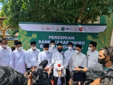 OJK Resmikan Bank Wakaf...