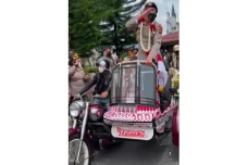 Diantar Ratusan Polisi,...