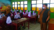 Tren Positif COVID-19...