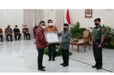 Megawati Terima Penghargaan...