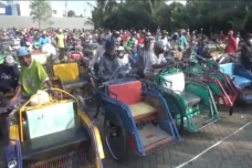 Ribuan Tukang Becak...