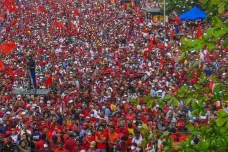 Ribuan Pendukung Oposisi...