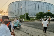 Petugas Jaga Ketat Perlintasan...