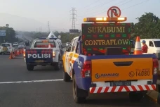 Arah Puncak Macet, Contraflow...