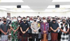 Sinergi Polisi dan Pecalang...