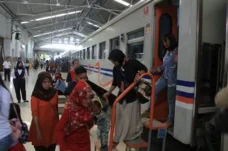 651.427 Penumpang KA...