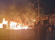 Orang Misterius Bakar...