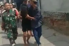 Aksi Heroik Babinsa,...