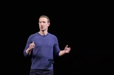 Harga Kaos Mark Zuckerberg,...