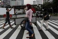 Bupati Maros Tunggu...