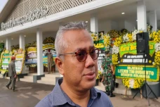 Kenang Viryan Azis,...