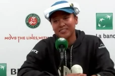 Ladeni Wartawan, Naomi...