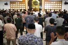 Pemkot Bogor Gelar Salat...