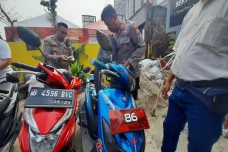 Polisi Ringkus 8 Debt...