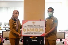 Gubernur Sulsel Kucurkan...