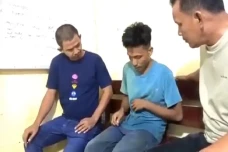 Suami Istri di Madina...