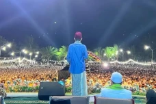 Profil Ustaz Abdul Somad,...