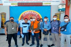 KPK Pindahkan Eks Bupati...