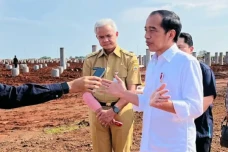 Jokowi Resmikan Industri...