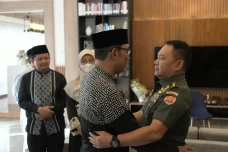 Melayat ke Rumah Duka,...