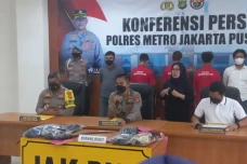 Lakukan Pembacokan Terhadap...