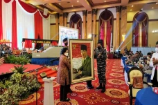 Didampingi KSAL, Megawati...