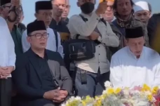 Habib Luthfi Ziarah...