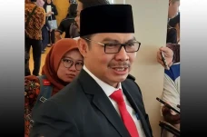 Bukan Air Galon, Kepala...