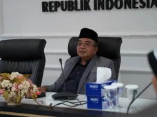 Iluni Farmasi UI Dorong...