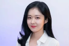 Jang Na Ra Resmi Menikah,...